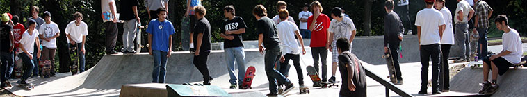 kids skateboarding